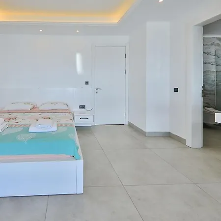 Luxury Sky With Sea View